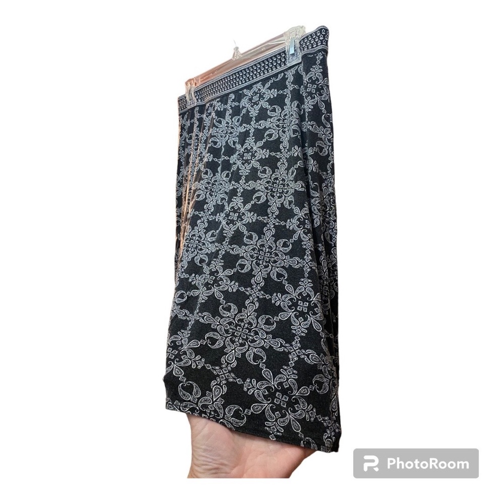 MAX STUDIO Black Paisley Print Skirt Size Medium SO SOFT & COMFY - Picture 2 of 9